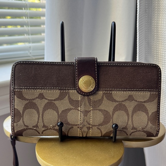 Vintage Signature Coach Wallet - Picture 1 of 13